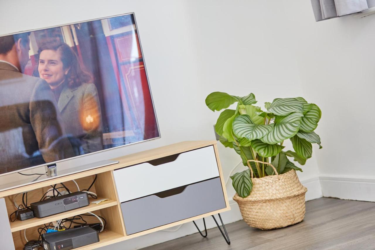 Cosy,Modern And Relaxing 3 Bedroom House With Parking Manchester Kültér fotó