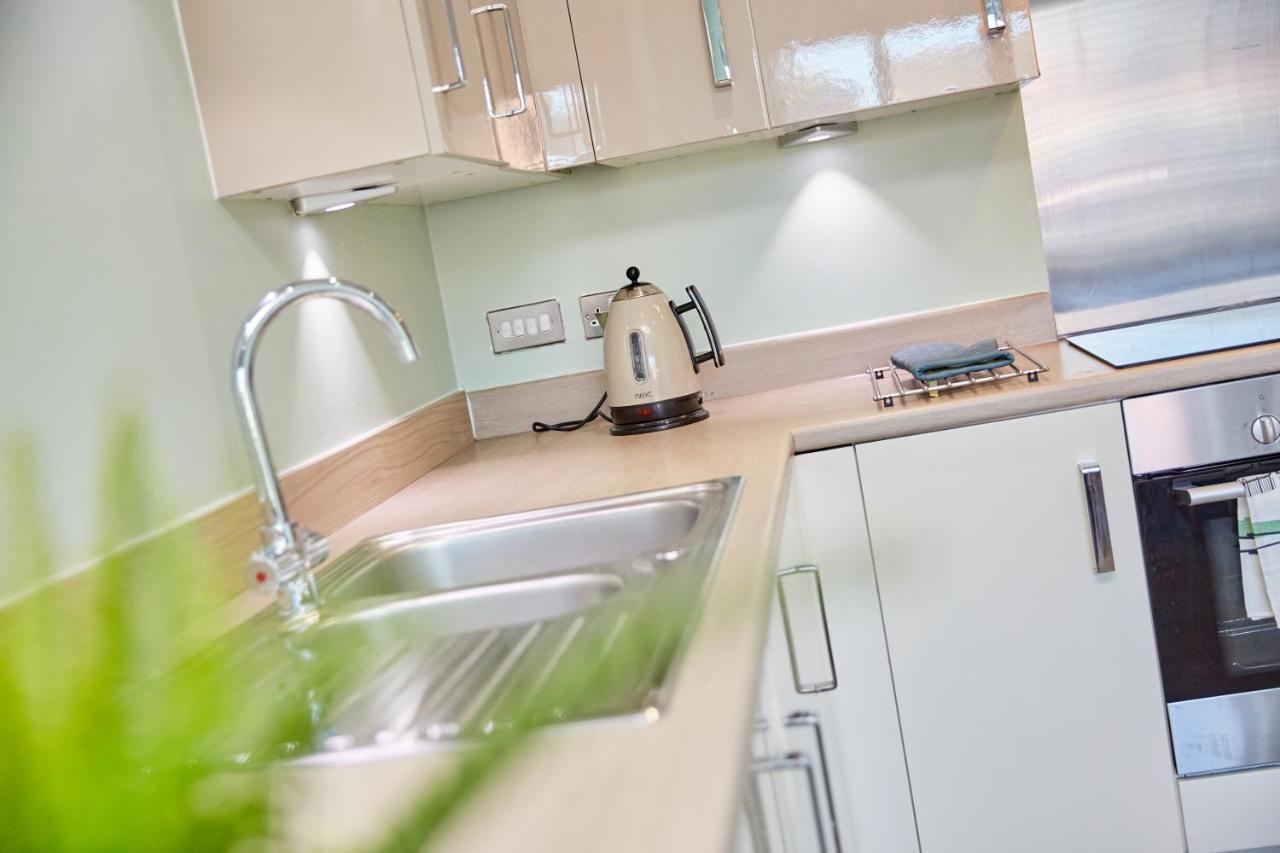 Cosy,Modern And Relaxing 3 Bedroom House With Parking Manchester Kültér fotó